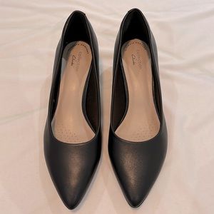 Black kitten heel pumps